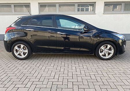 Hyundai i30 blue Premium. Navi, Kamera, Panorama.