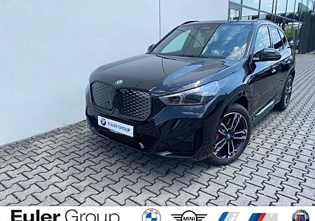 BMW iX1 30 M-Sport PRO Sommer19'' ICONIC ParkAss H/K Pano
