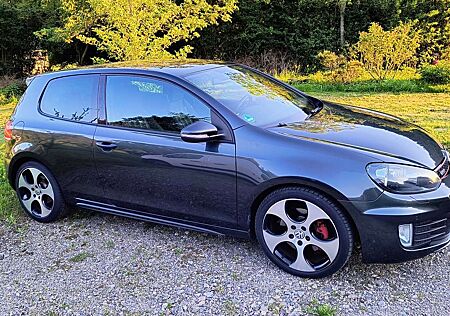 VW Golf GTI Volkswagen Golf 2.0 GTI