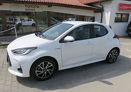 Toyota Yaris Hybrid Club