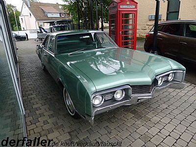 Oldsmobile Delta 88 4-door Sedan