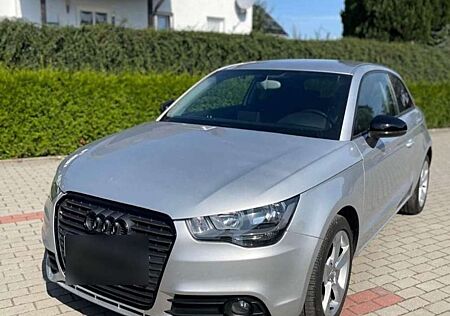 Audi A1 1.6 TDI Attraction Service, ZR+TÜV neu TOP!