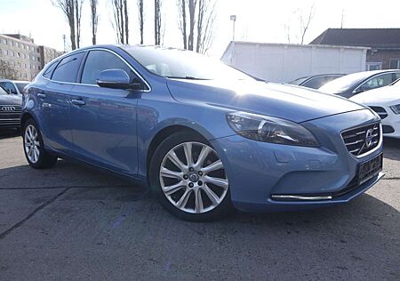 Volvo V40 1.6 D/Momentum/Navi