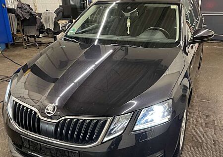 Skoda Octavia Combi 1.6 TDI DSG Drive