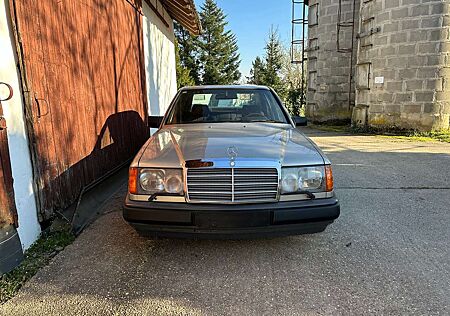 Mercedes-Benz E 300 300 D Turbo Klima TÜV+H Kennzeichen Neu