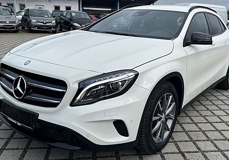 Mercedes-Benz GLA 250 4Matic ILS|RFK|SHZ|Temp