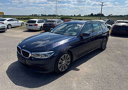 BMW 530 d Touring xDrive Sport Line Pano Kamer Keyle