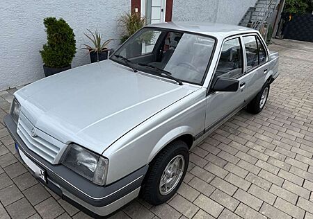 Opel Ascona 1.6i aus Sammlung Top Zustand ATS 5-Gang