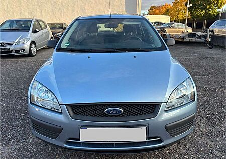 Ford Focus 1.4i Lim. Trend Klima ~ 5-Türig