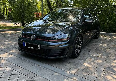 VW Golf GTI Volkswagen Volkswagen Golf 7 2.0 GTI
