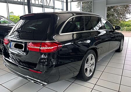 Mercedes-Benz E 220 E220dT AVANTGARDE/EXCLUSIVE Pano Ambiente Kamera