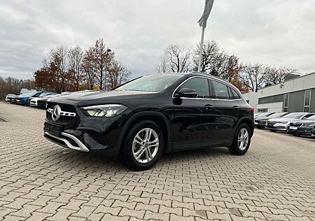 Mercedes-Benz GLA 180 *LED Navi Kamera Sitzh. DAB Leder*