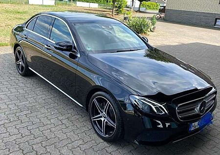 Mercedes-Benz E 220 97000 km Widescreen Display, Ambiente Beleuchtung,