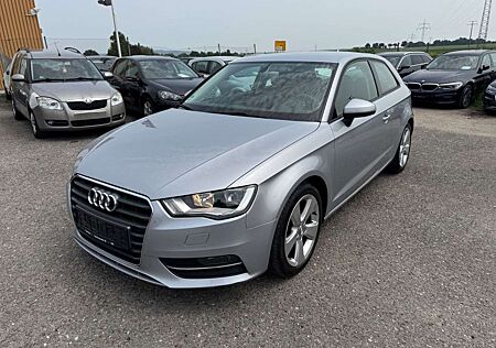 Audi A3 S-Line Sportpaket 2.0 TDI Navi PDC Euro6