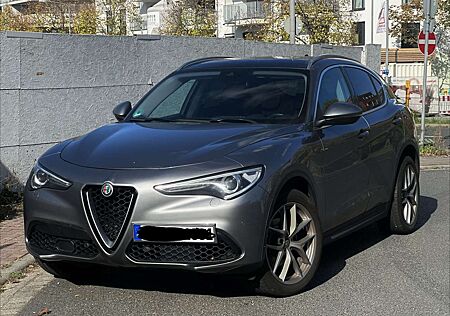 Alfa Romeo Stelvio 2.0 Turbo 16V AT8-Q4 First Edition Top Zustand!
