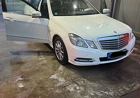 Mercedes-Benz E 200 T CGI BlueEFFICIENCY Automatik Elegance