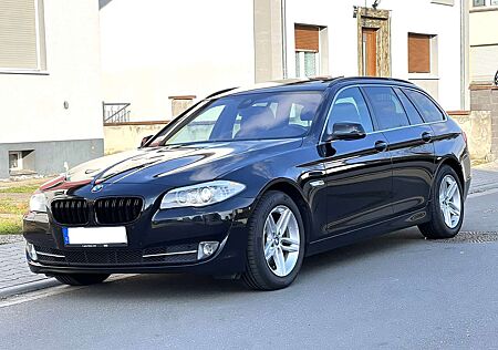 BMW 520 A /PANO/STANDH./HUD/MEMORY/XENON/AHK/SHZ/LEDER/AHK