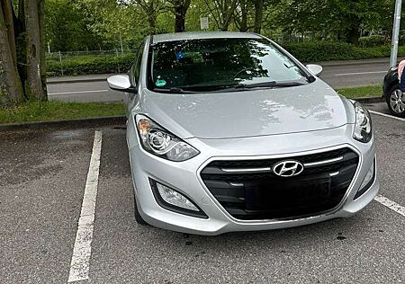 Hyundai i30 blue Kombi 1.6 CRDi Trend