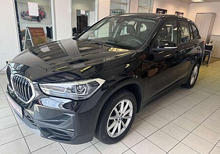 BMW X1 Baureihe 18i / NAVI/ SCHECKHEFT / LED /