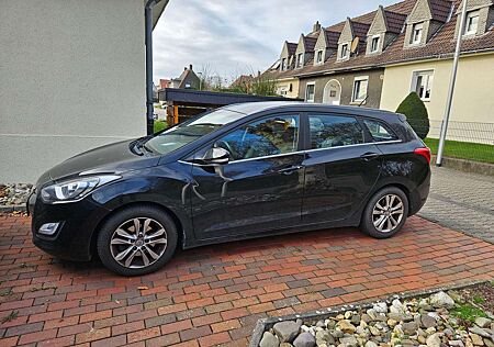 Hyundai i30 i30cw 1.4 Intro Edition