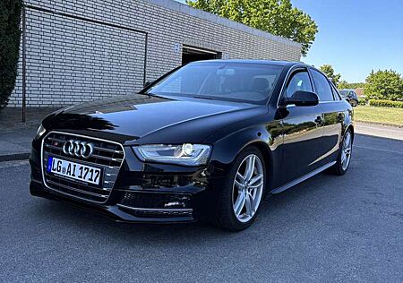 Audi A4 Avant 2.0 TFSI quattro S tronic line Sportpaket