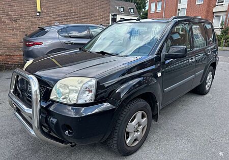 Nissan X-Trail Comfort-Klima-8 fach bereift