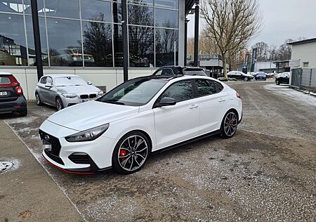 Hyundai i30 2.0 T-GDI Fastback N Performance 8 fach bereift