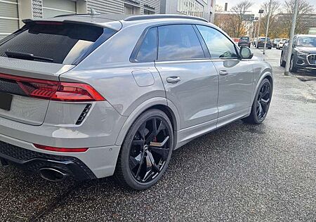 Audi RS Q8 RS Dynamik, Keramik, RS rot, 24 Mon. Garanti