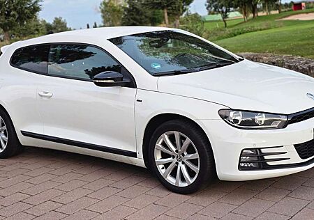VW Scirocco Volkswagen Club 2.0l 150PS DSG KAM DYNAUDIO EURO6 GRA PDC NAV