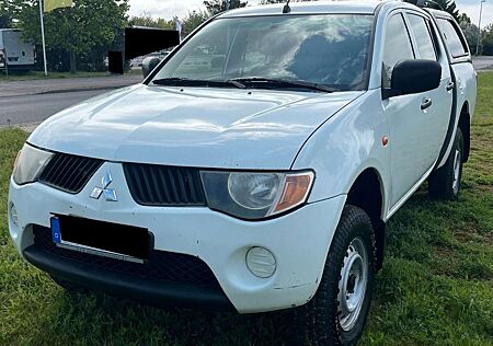 Mitsubishi L200 Invite Doppelkabine 4WD