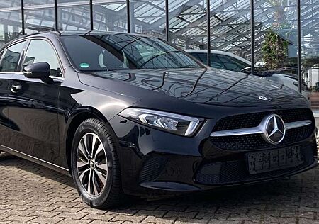 Mercedes-Benz A 180 d Limo Automatik Business Navi Kamera LED
