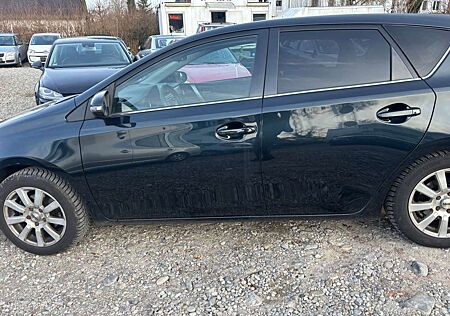 Toyota Auris Panaromadach Limousine