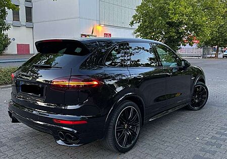 Porsche Cayenne S E-Hybrid Platinum Edition