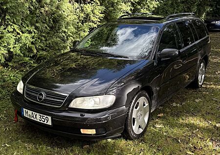 Opel Omega Caravan 2.2 16 V Edition
