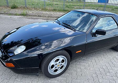 Porsche 928 Automatik S 4