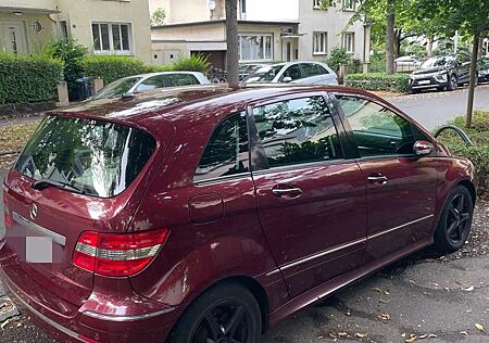 Mercedes-Benz B 200