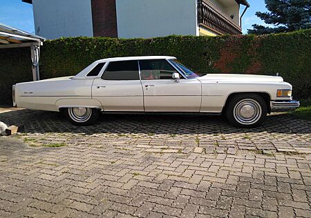 Cadillac Deville Sondermodell mit 8,2l Hubraum im BJ 1976