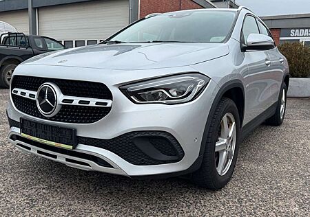 Mercedes-Benz GLA 220 4M Kamera LED ACC SHZ MFL RDK STDHZ