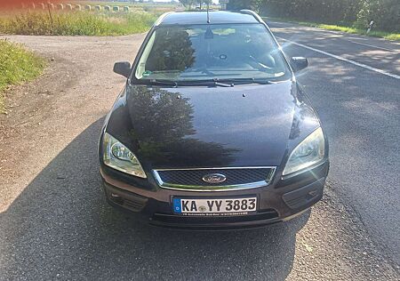 Ford Focus Turnier 2.0 16V Ghia