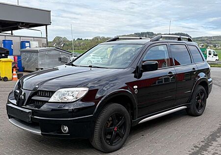 Mitsubishi Outlander 2.4 Intense Allrad AHK Tüv Neu