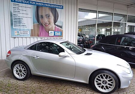 Mercedes-Benz SLK 200 KOMPRESSOR NAVI LEDER SHZ ALU TEMPO SPOSI