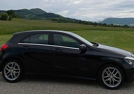 Mercedes-Benz A 180 (BlueEFFICIENCY) Style