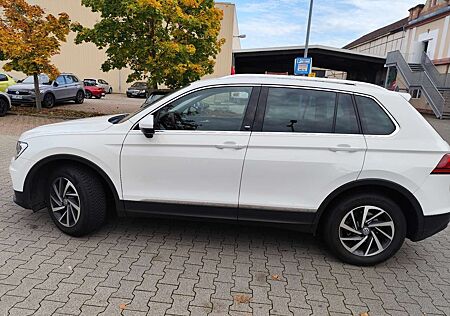 VW Tiguan Volkswagen 2.0 TDI SCR (BlueMotion Technology) DSG Sound