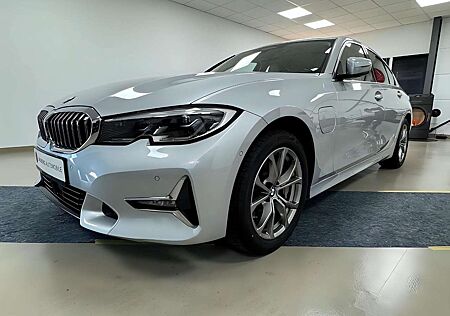 BMW 330 e Luxury Line*PARKASST*ACC*8F*SPORT*NAVI*AC*