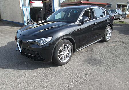 Alfa Romeo Stelvio 2,2 D Super ~ Leder ~ Automatik ~ Navi ~