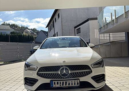 Mercedes-Benz CLA 220 AMG-Line
