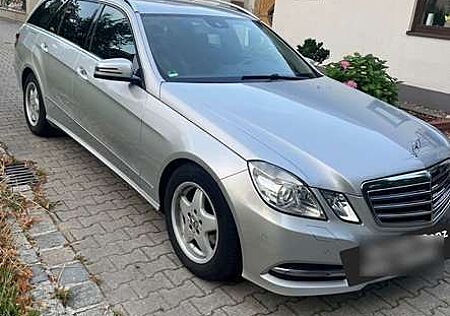 Mercedes-Benz E 200 T BlueEFFICIENCY 7G-TRONIC Avantgarde