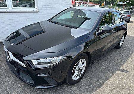 Mercedes-Benz A 180 d Style Navi Spurpaket Parkassistent