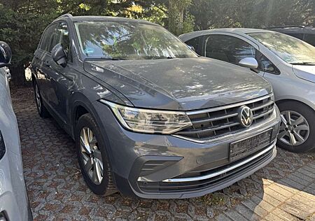 VW Tiguan Volkswagen 2.0 TDI Active Navi+LED+Lenk SHZ+R-Kam+AHK+