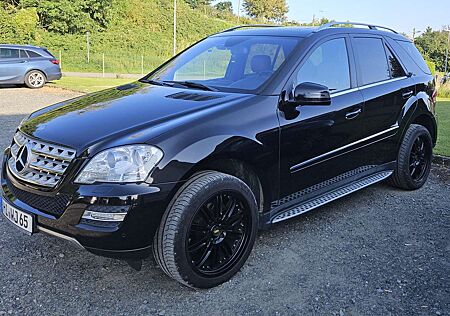 Mercedes-Benz ML 350 COMAND STANDHEIZUNG BI-XENON AHK SCHWENKBAR